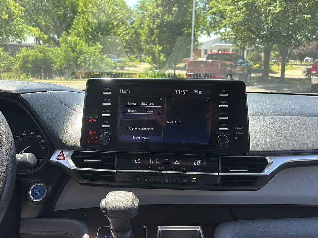 2022 Toyota Sienna Located at Smart Motors Toyota slide-image