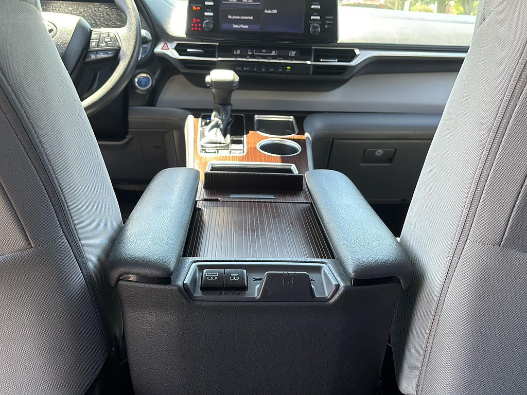 2022 Toyota Sienna Located at Smart Motors Toyota slide-image