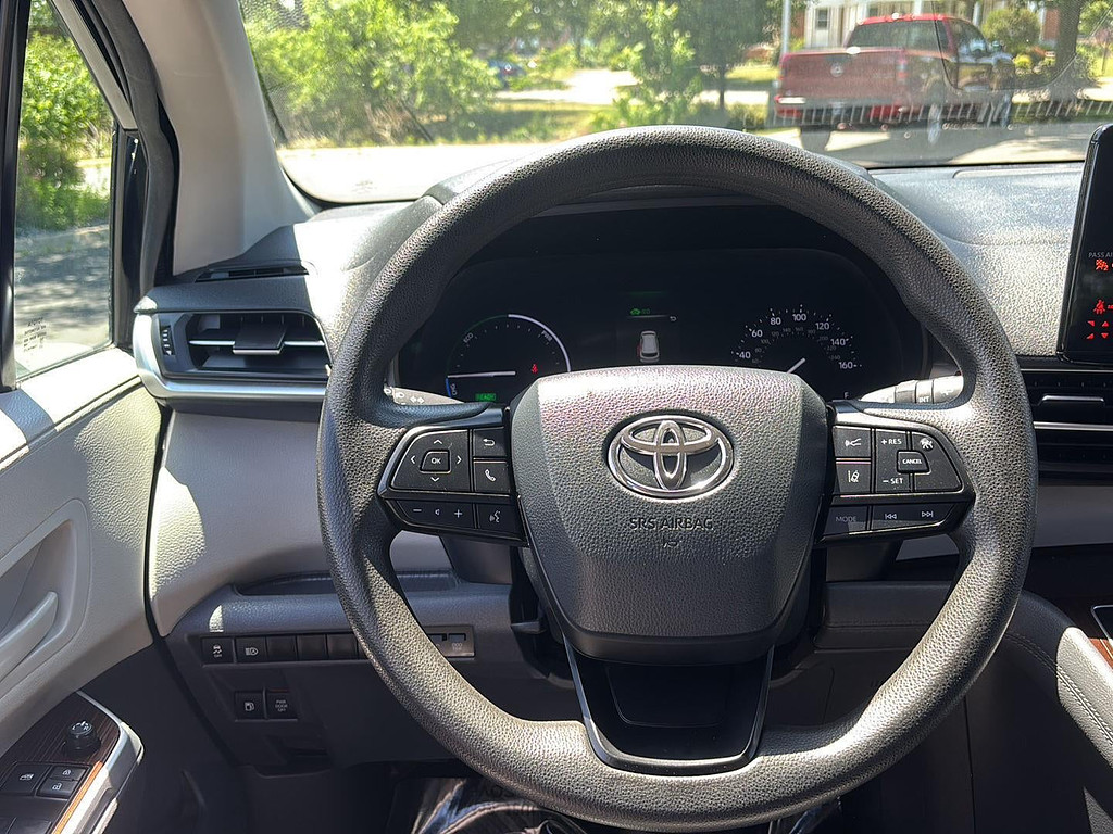 2022 Toyota Sienna Located at Smart Motors Toyota light-box-slides