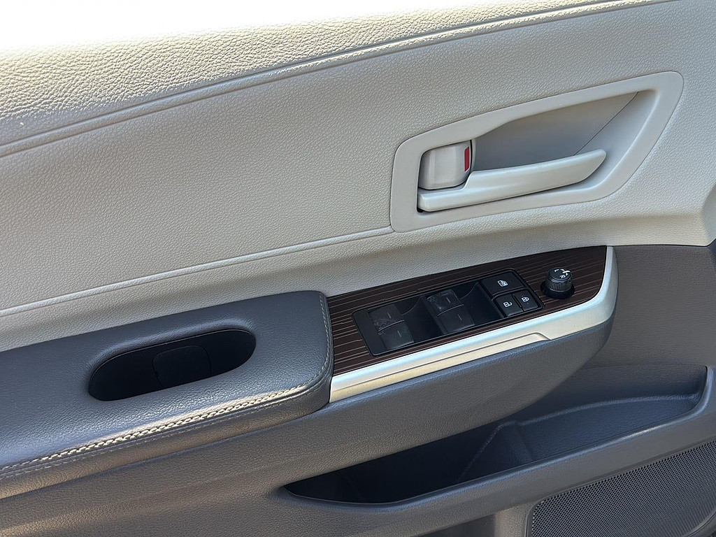 2022 Toyota Sienna Located at Smart Motors Toyota light-box-slides