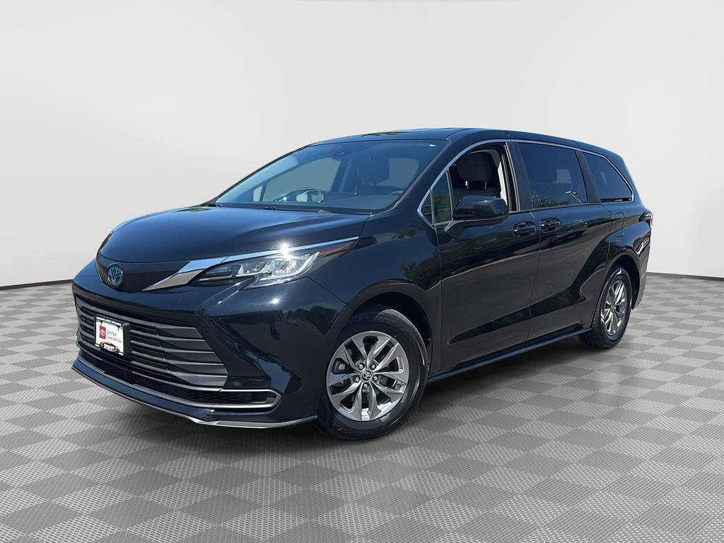 2022 Toyota Sienna LE 8-Passenger Hybrid FWD's photo