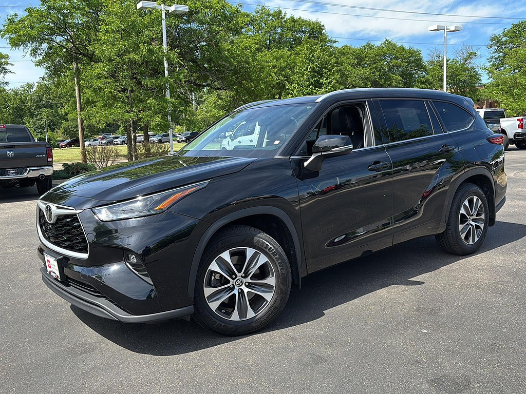 2022 Toyota Highlander XLE 4x4 V6's photo