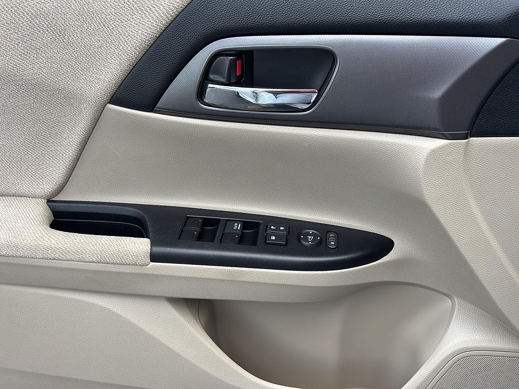2013 Honda Accord Located at Smart Motors Toyota slide-image