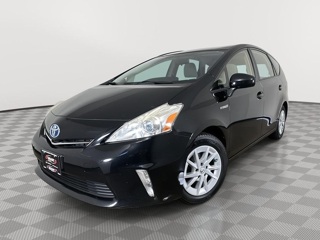 2014 Toyota Prius v Three's photo
