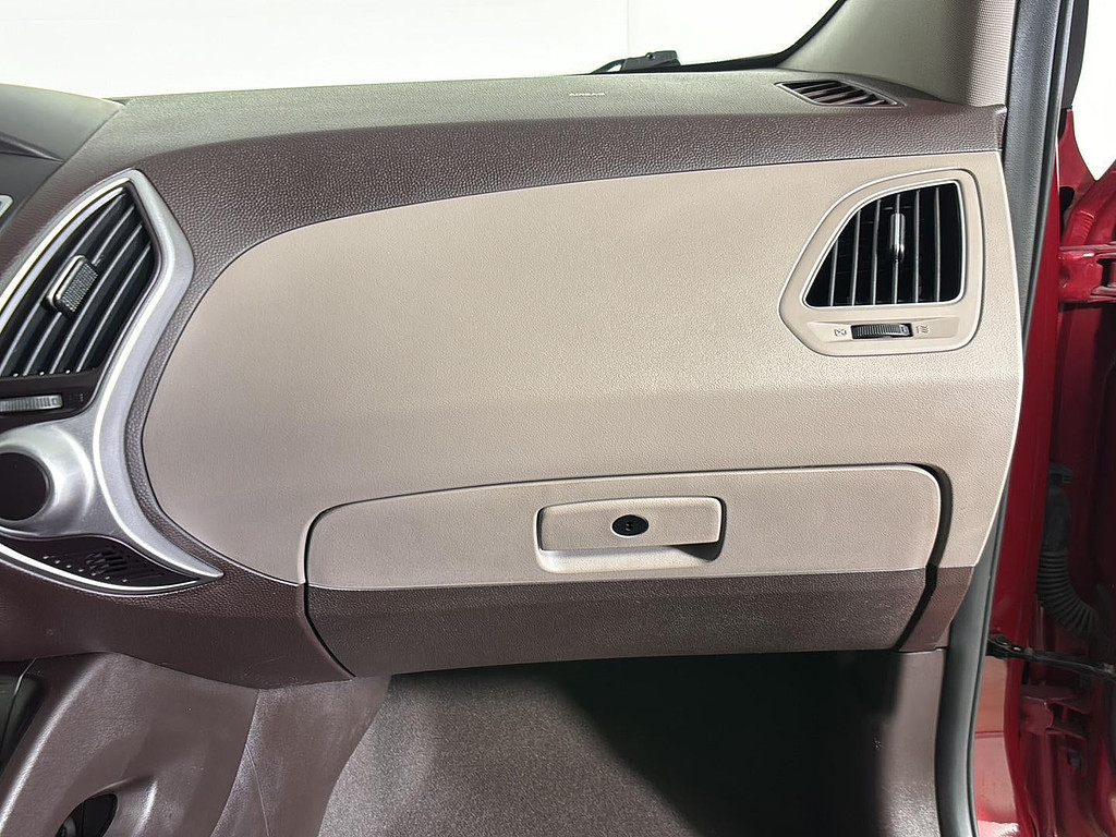 2012 Hyundai Tucson Located at Smart Motors Toyota slide-image