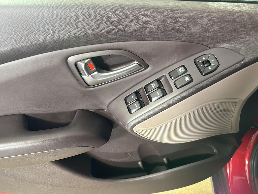 2012 Hyundai Tucson Located at Smart Motors Toyota slide-image