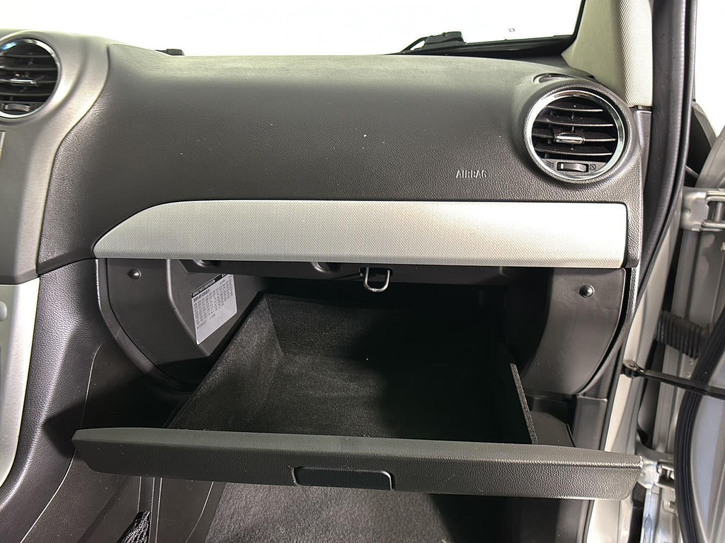 2012 Chevrolet Captiva Sport Fleet Located at Smart Motors Toyota light-box-slides