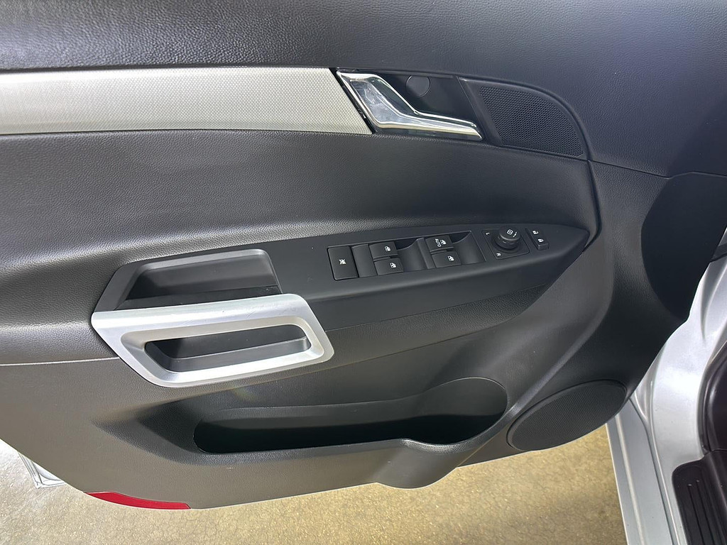 2012 Chevrolet Captiva Sport Fleet Located at Smart Motors Toyota slide-image