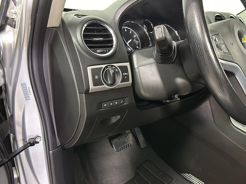 2012 Chevrolet Captiva Sport Fleet Located at Smart Motors Toyota light-box-slides
