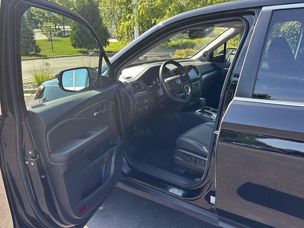 2019 Honda Pilot Located at Smart Motors Toyota light-box-slides