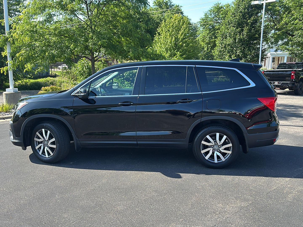 2019 Honda Pilot Located at Smart Motors Toyota light-box-slides
