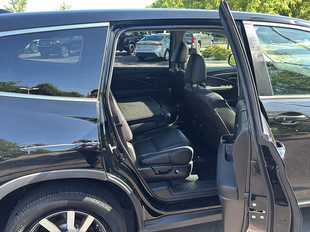 2019 Honda Pilot Located at Smart Motors Toyota light-box-slides