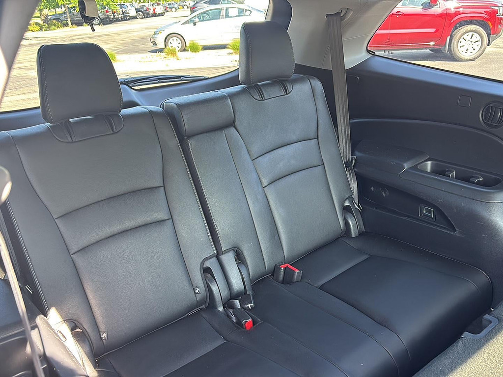 2019 Honda Pilot Located at Smart Motors Toyota light-box-slides