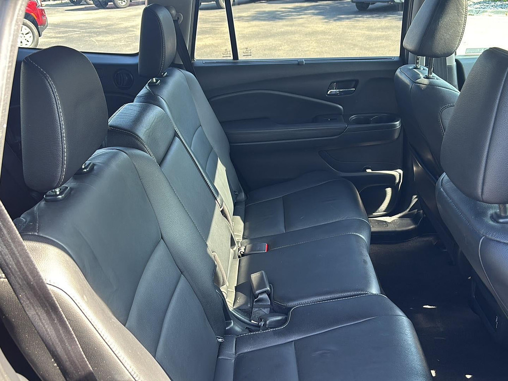 2019 Honda Pilot Located at Smart Motors Toyota slide-image