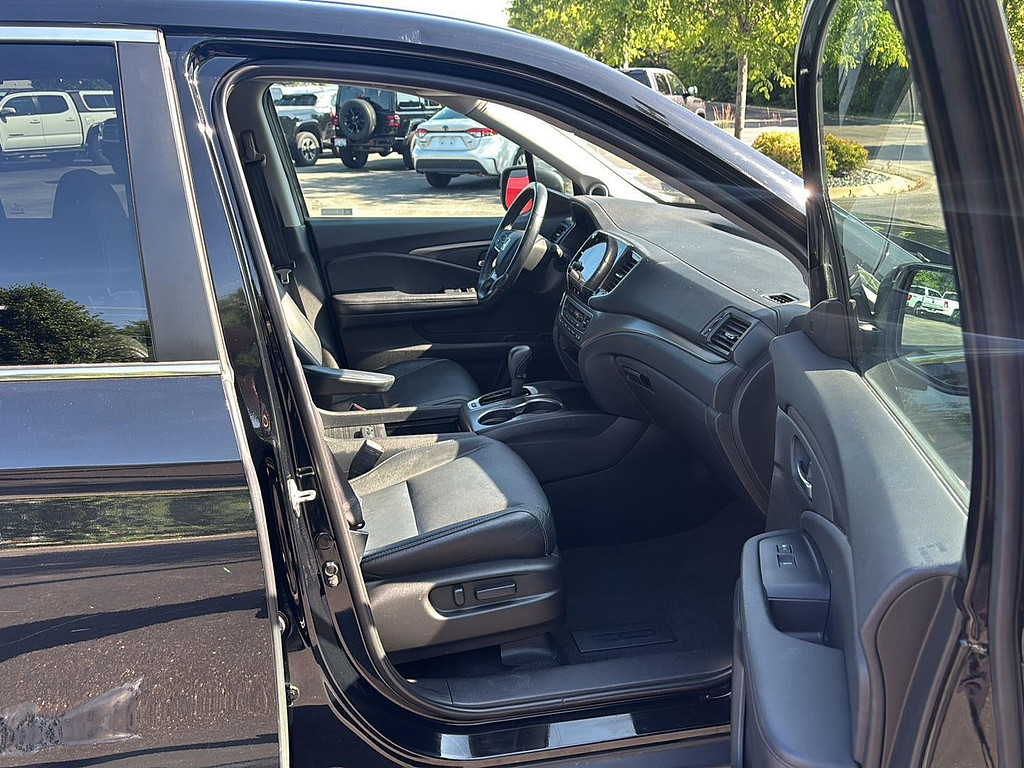 2019 Honda Pilot Located at Smart Motors Toyota light-box-slides