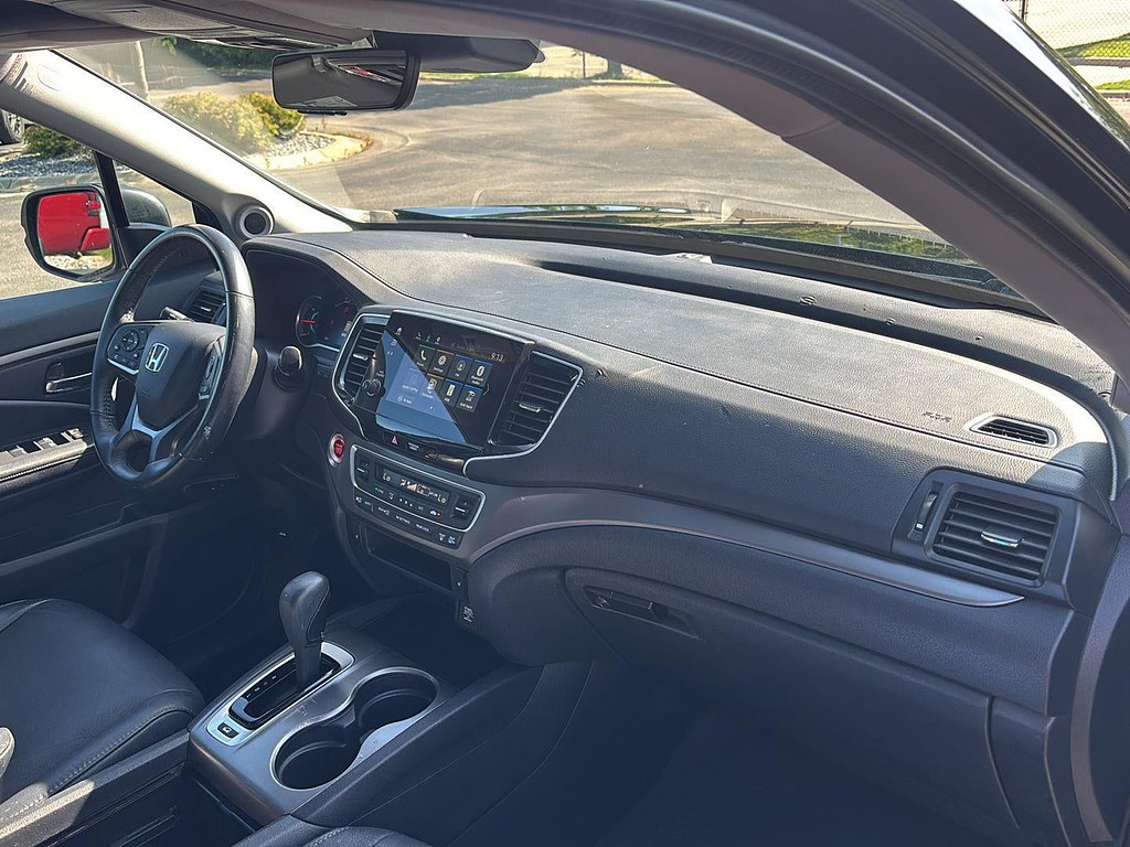 2019 Honda Pilot Located at Smart Motors Toyota light-box-slides