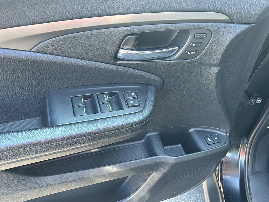 2019 Honda Pilot Located at Smart Motors Toyota slide-image