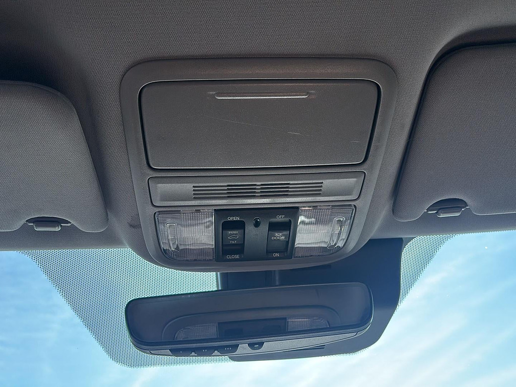 2019 Honda Pilot Located at Smart Motors Toyota slide-image