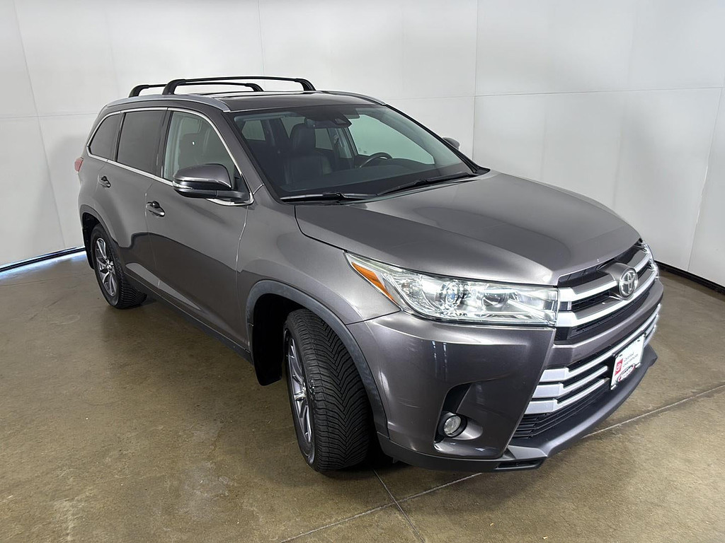 2019 Toyota Highlander Located at Smart Motors Toyota slide-image