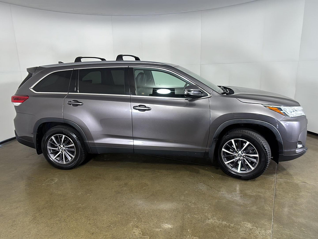 2019 Toyota Highlander Located at Smart Motors Toyota slide-image