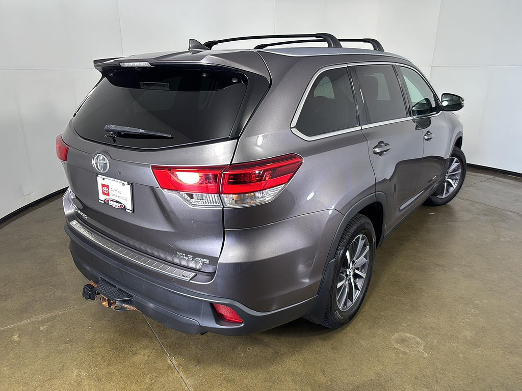 2019 Toyota Highlander Located at Smart Motors Toyota slide-image