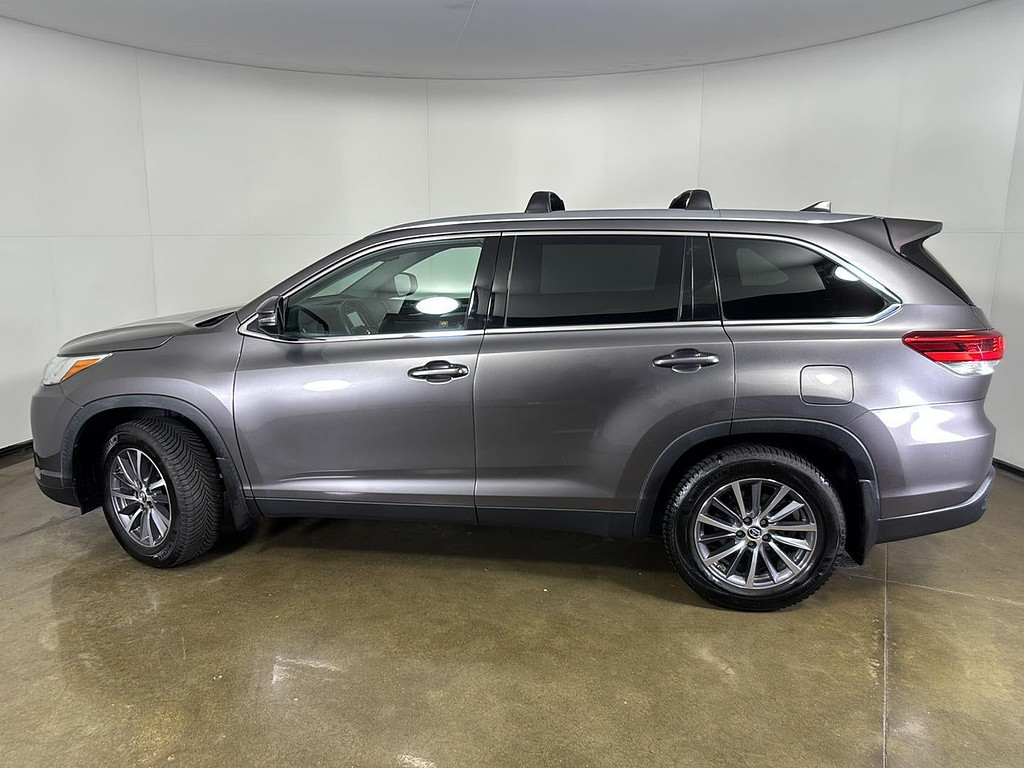 2019 Toyota Highlander Located at Smart Motors Toyota slide-image