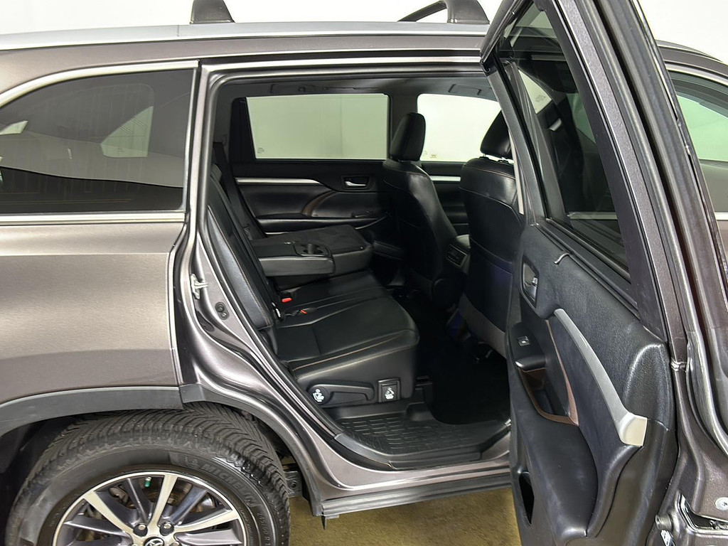 2019 Toyota Highlander Located at Smart Motors Toyota slide-image