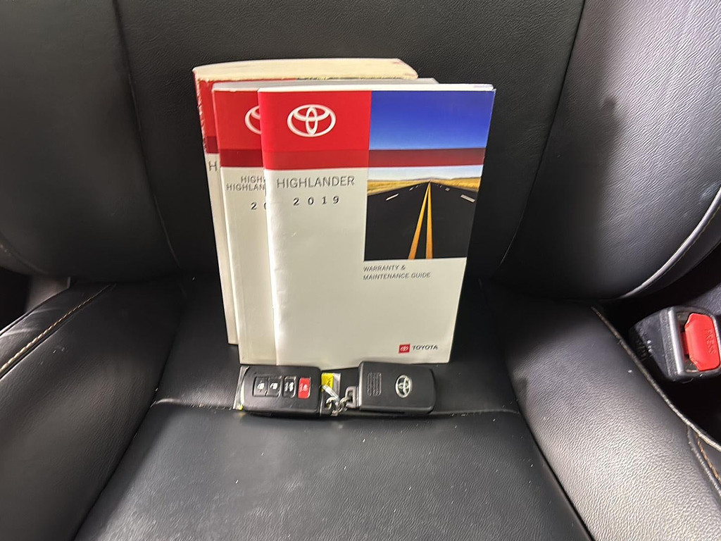 2019 Toyota Highlander Located at Smart Motors Toyota slide-image