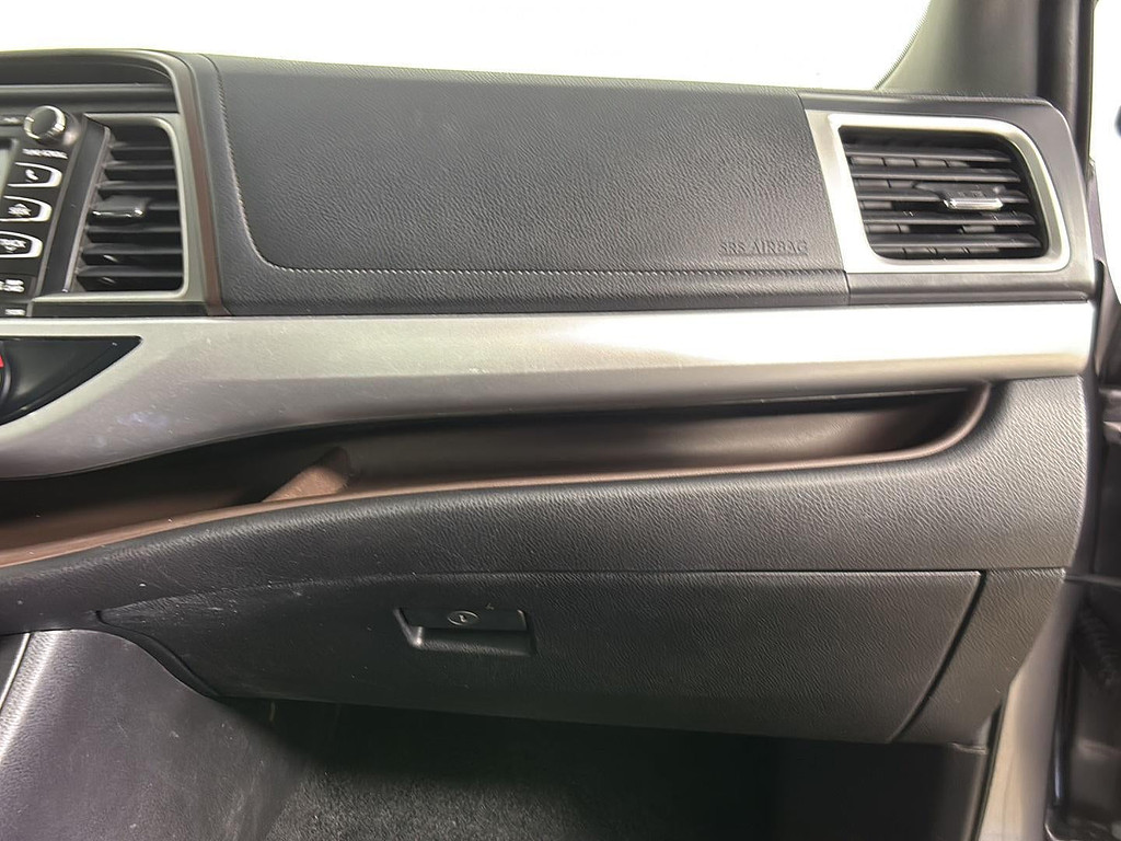 2019 Toyota Highlander Located at Smart Motors Toyota slide-image