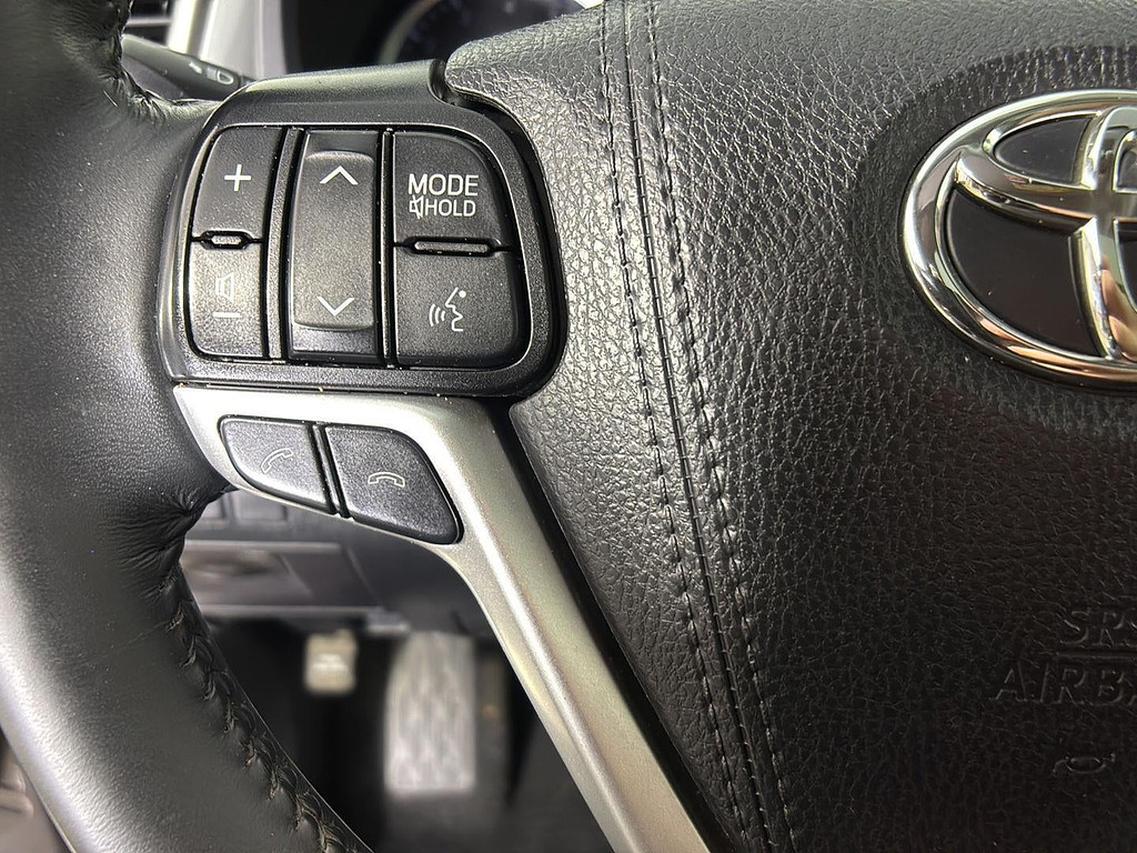 2019 Toyota Highlander Located at Smart Motors Toyota slide-image