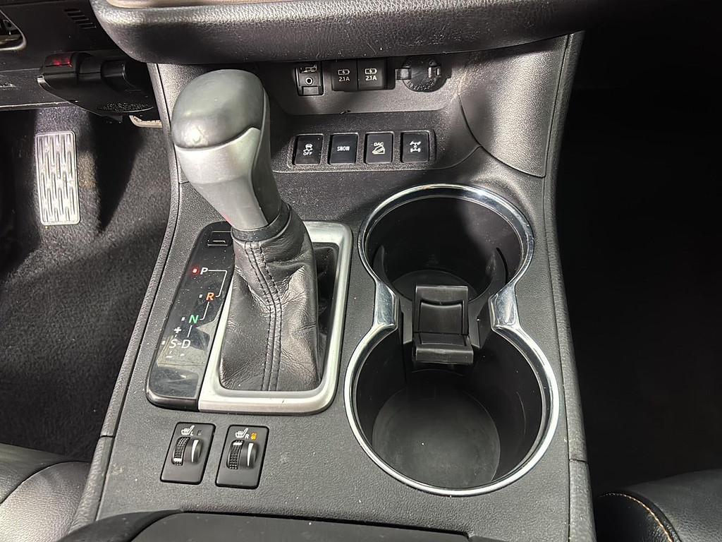 2019 Toyota Highlander Located at Smart Motors Toyota slide-image