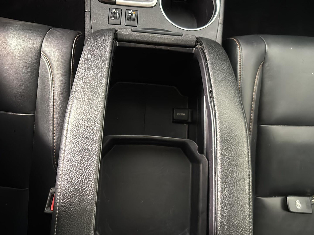 2019 Toyota Highlander Located at Smart Motors Toyota slide-image