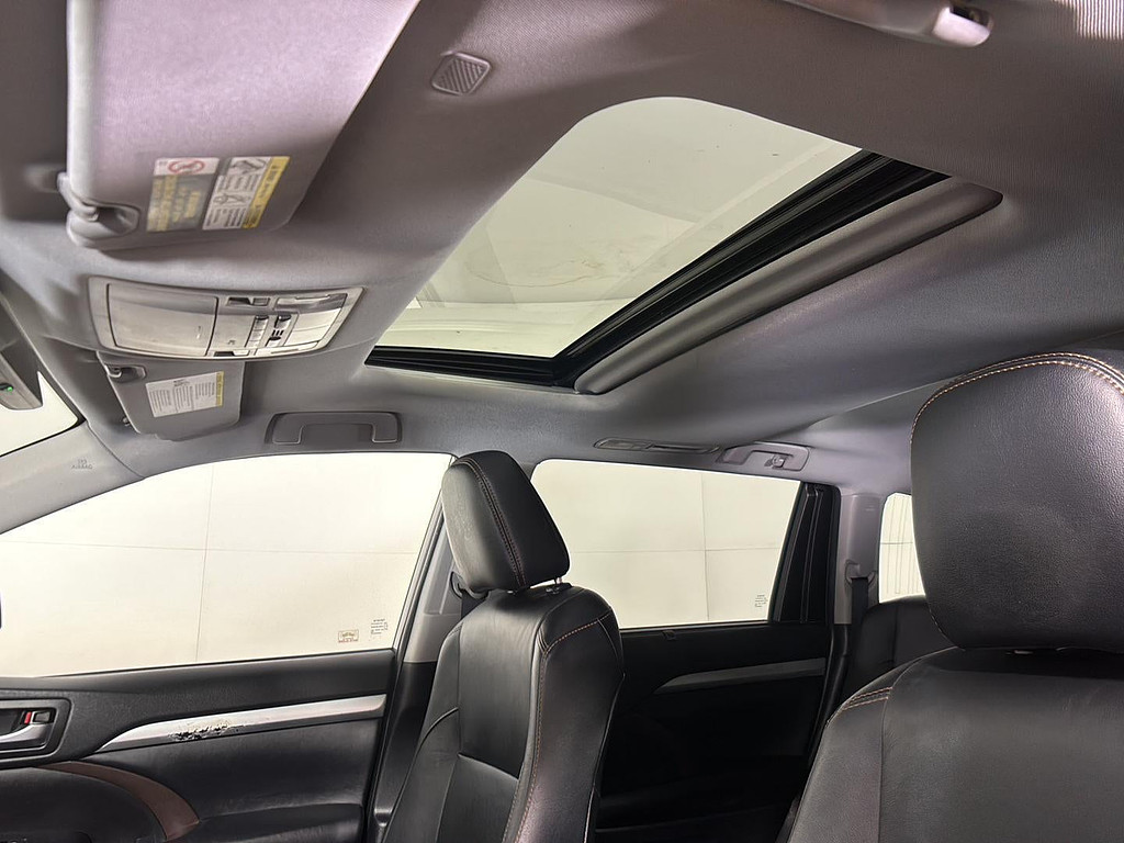 2019 Toyota Highlander Located at Smart Motors Toyota slide-image