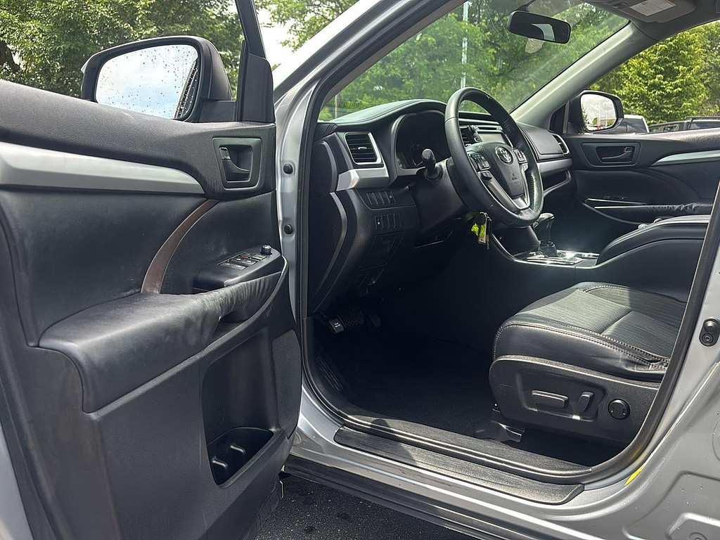 2016 Toyota Highlander Located at Smart Motors Toyota slide-image