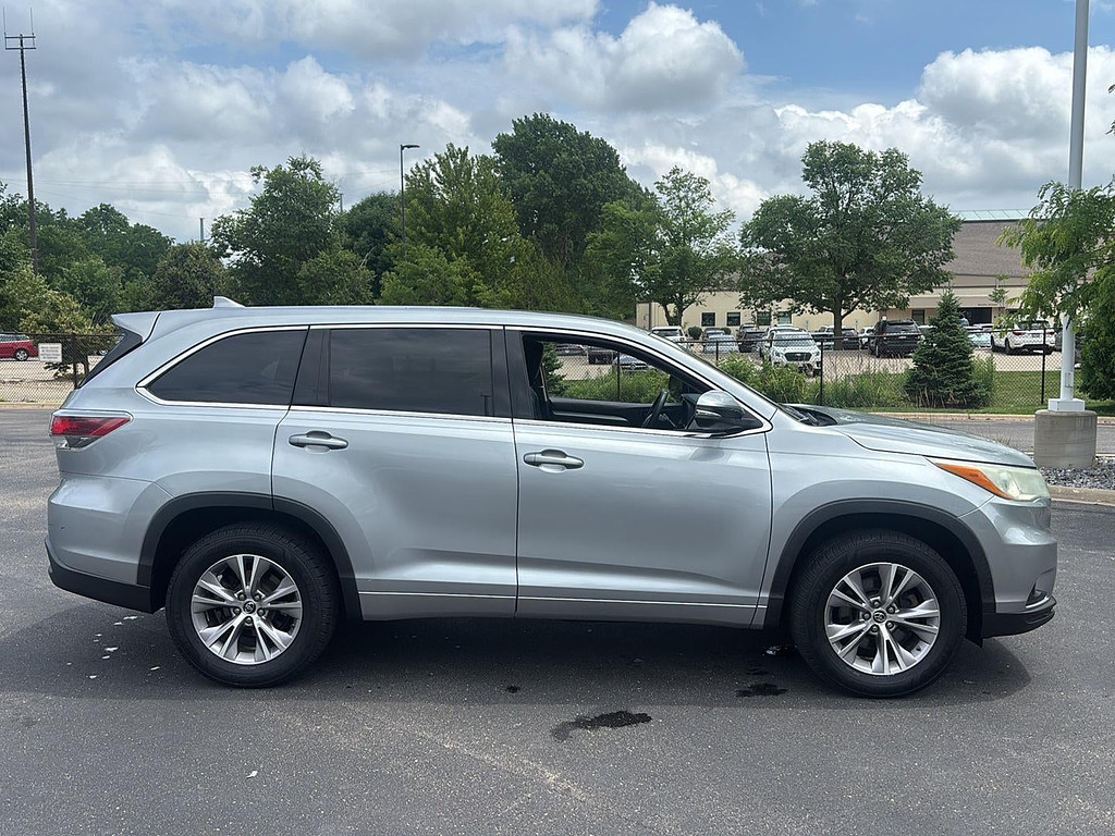 2016 Toyota Highlander Located at Smart Motors Toyota light-box-slides