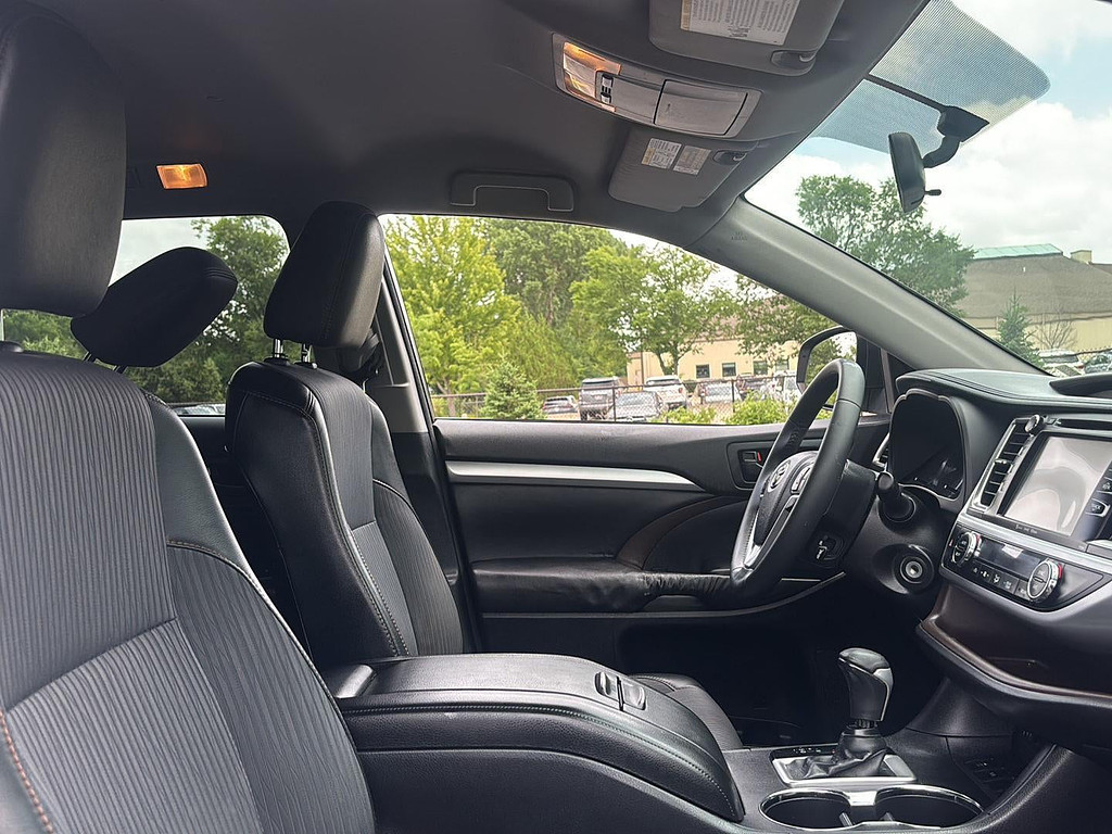 2016 Toyota Highlander Located at Smart Motors Toyota light-box-slides