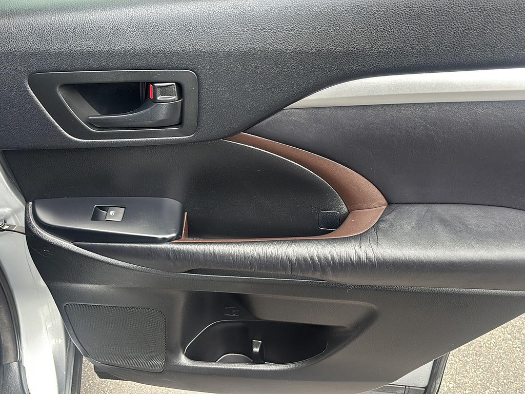 2016 Toyota Highlander Located at Smart Motors Toyota slide-image
