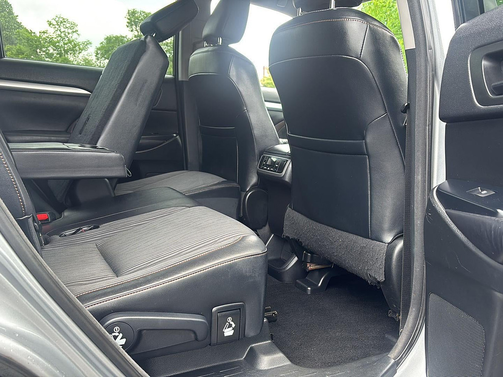 2016 Toyota Highlander Located at Smart Motors Toyota light-box-slides
