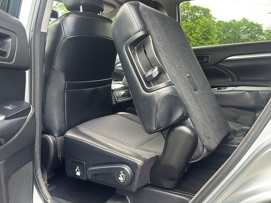 2016 Toyota Highlander Located at Smart Motors Toyota light-box-slides