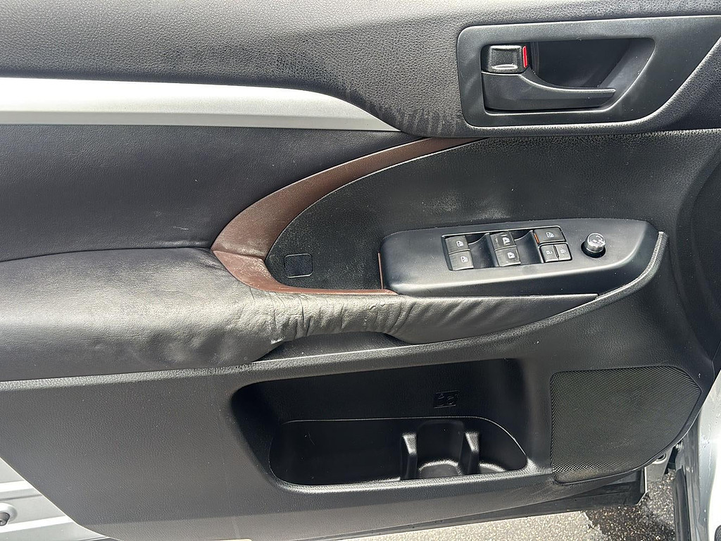 2016 Toyota Highlander Located at Smart Motors Toyota slide-image