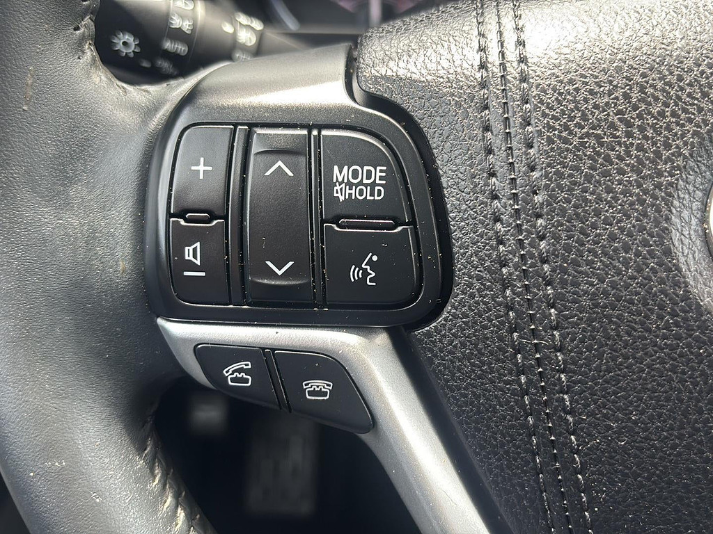 2016 Toyota Highlander Located at Smart Motors Toyota light-box-slides