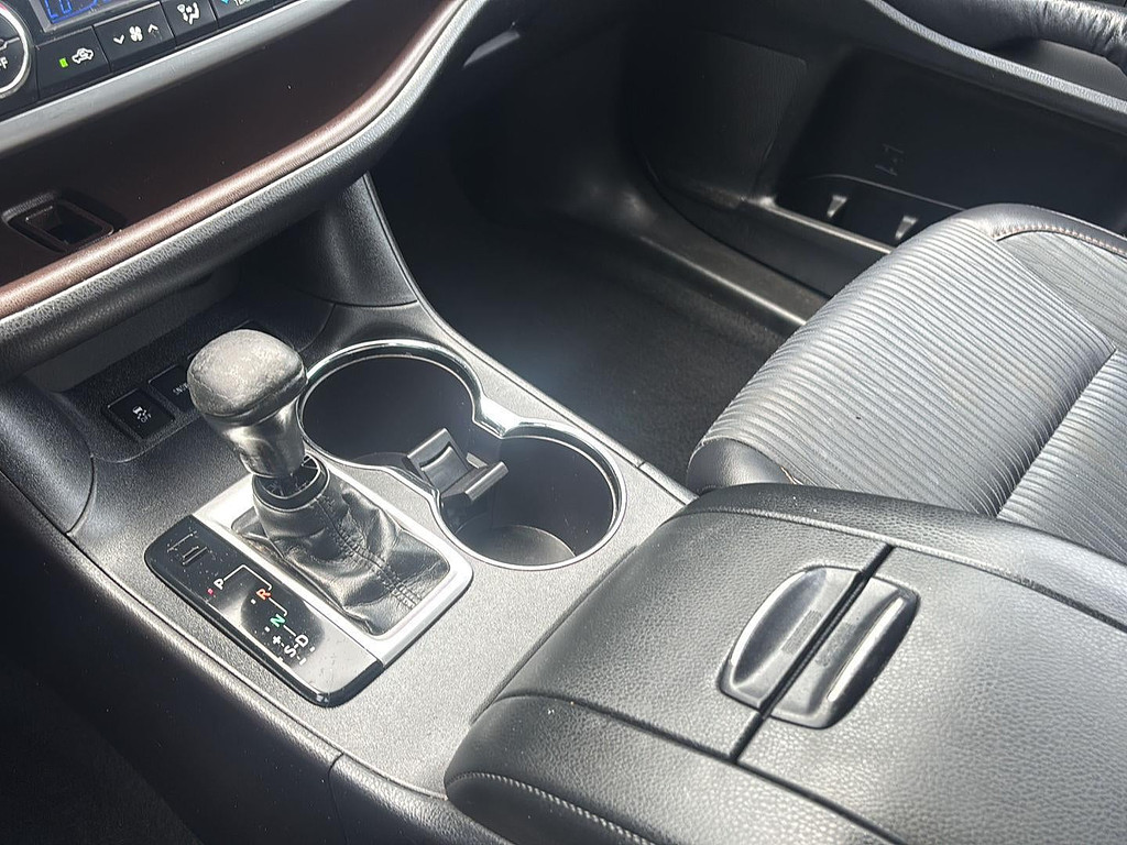2016 Toyota Highlander Located at Smart Motors Toyota light-box-slides