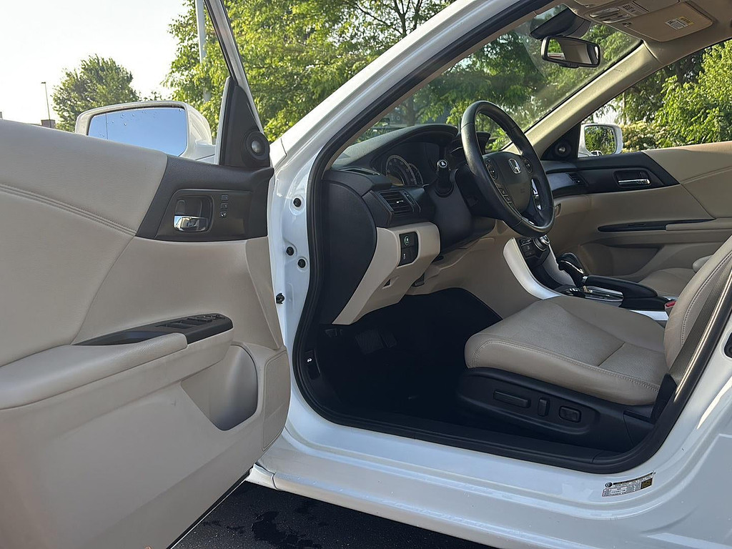 2015 Honda Accord Touring Auto's photo