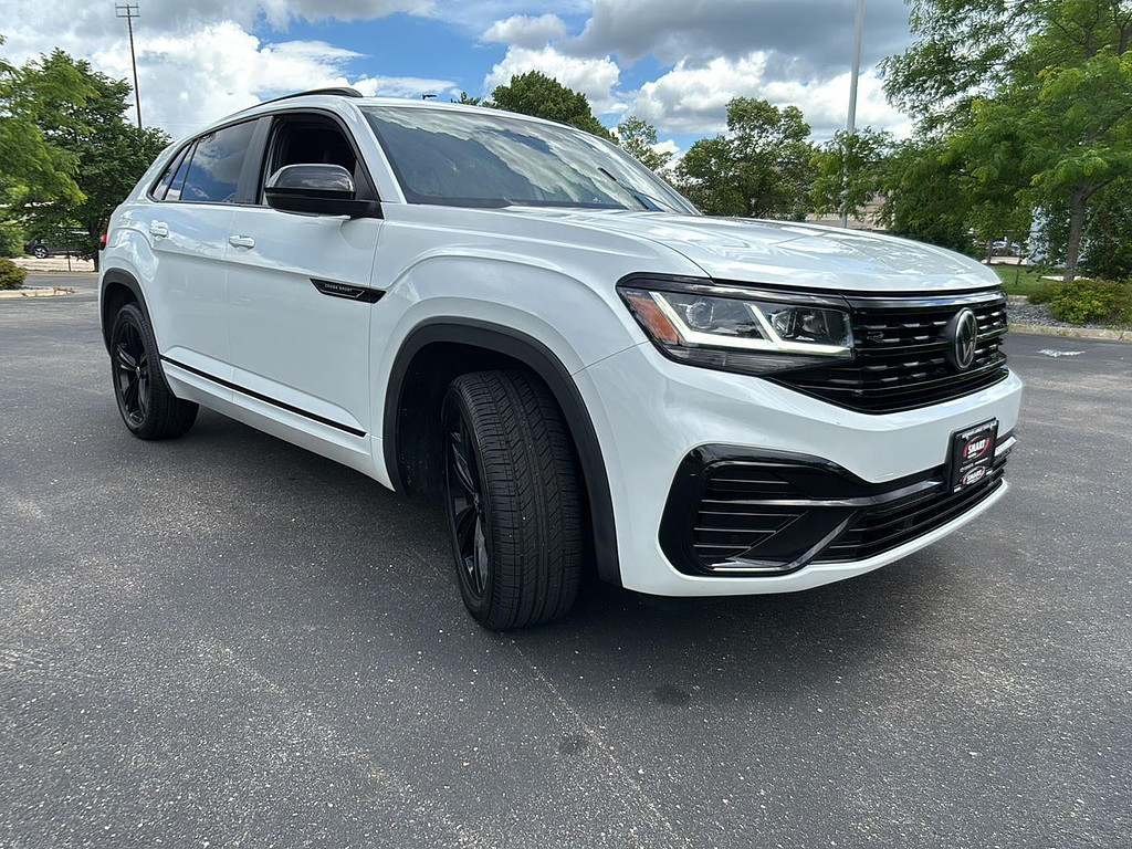 2023 Volkswagen Atlas Cross Sport Located at Smart Motors Toyota light-box-slides