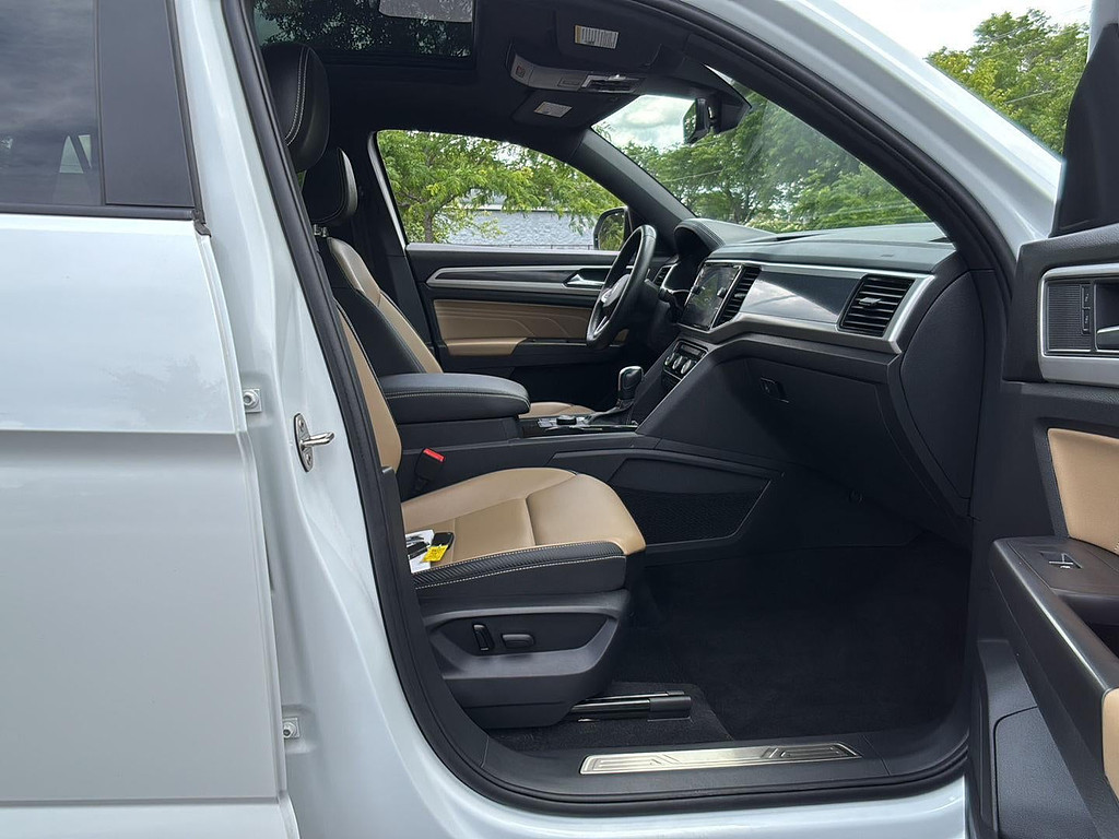 2023 Volkswagen Atlas Cross Sport Located at Smart Motors Toyota light-box-slides