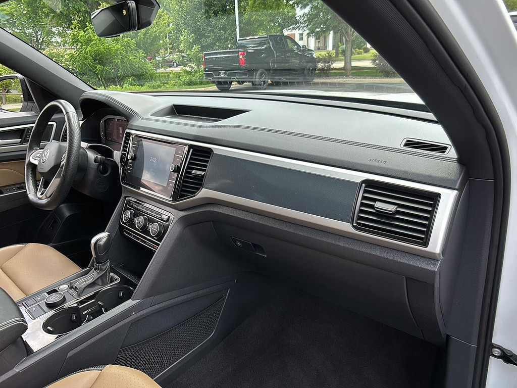 2023 Volkswagen Atlas Cross Sport Located at Smart Motors Toyota slide-image