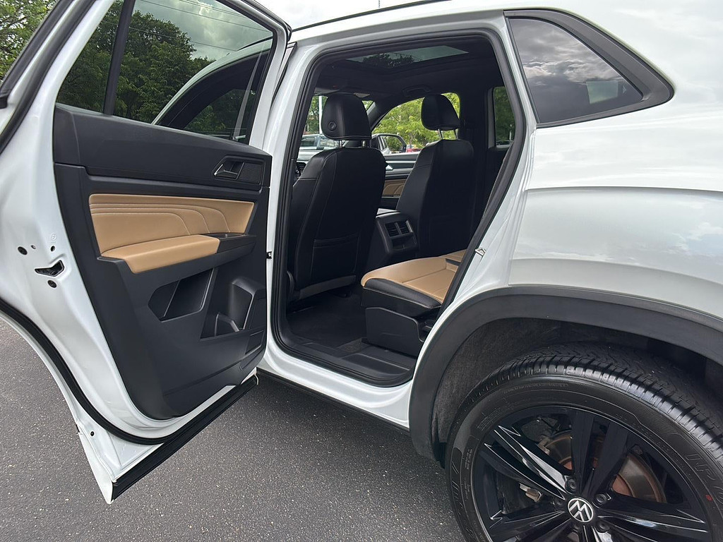 2023 Volkswagen Atlas Cross Sport Located at Smart Motors Toyota light-box-slides