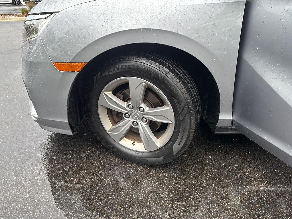 2018 Honda Odyssey Located at Smart Motors Toyota light-box-slides