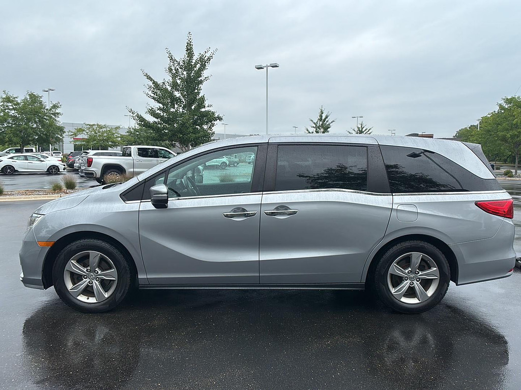 2018 Honda Odyssey Located at Smart Motors Toyota light-box-slides