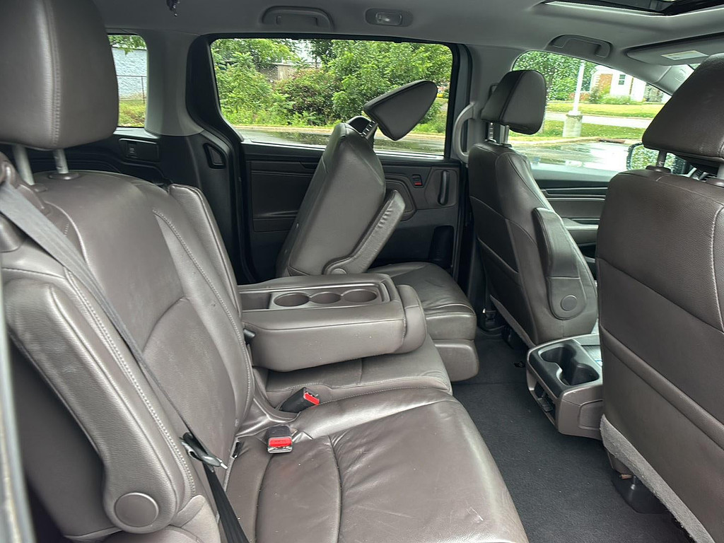 2018 Honda Odyssey Located at Smart Motors Toyota light-box-slides